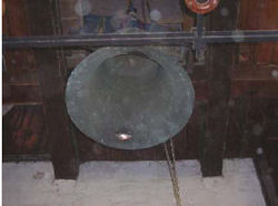 The old 5th being lowered into the ringing chamber